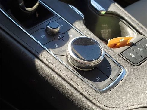 Certified 2022 Cadillac XT4 Premium Luxury w/ Enhanced Visibility Package image 22