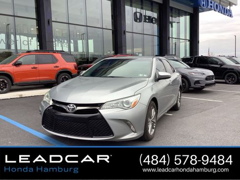 Used 2015 Toyota Camry SE image 1