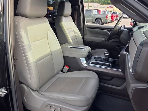 Used 2022 GMC Sierra 1500 SLT w/ SLT Premium Plus Package AWD/4WD image 16