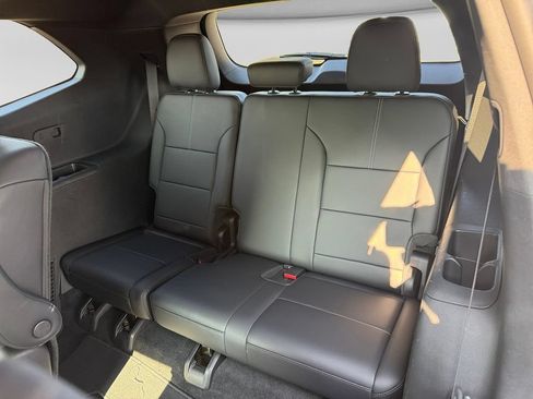 Used 2026 GMC Acadia Elevation w/ Elevation Premium Package FWD image 15