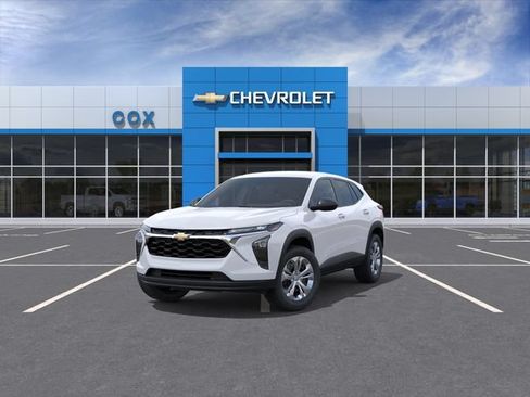 Used 2026 Chevrolet Trax LS FWD image 8