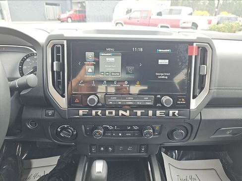 Used 2025 Nissan Frontier SV w/ SV Convenience Package image 23