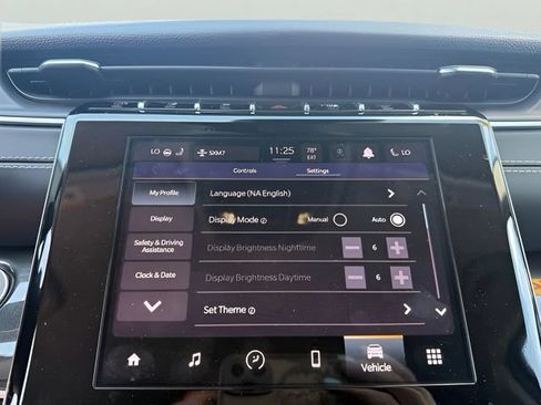 Used 2022 Jeep Grand Cherokee Laredo w/ Luxury Tech Group I AWD/4WD image 22
