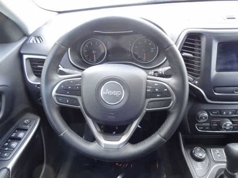 Used 2019 Jeep Cherokee Latitude Plus w/ Comfort/Convenience Group image 13