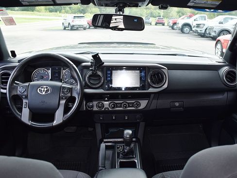 Used 2016 Toyota Tacoma TRD Off-Road w/ Towing Package AWD/4WD image 4