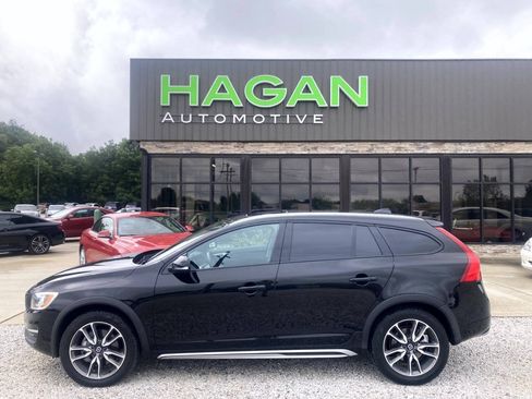Used 2017 Volvo V60 T5 Cross Country w/ Convenience Package AWD/4WD image 1