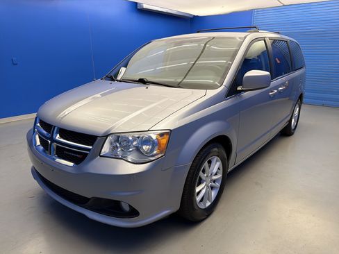 Used 2020 Dodge Grand Caravan SXT FWD image 4