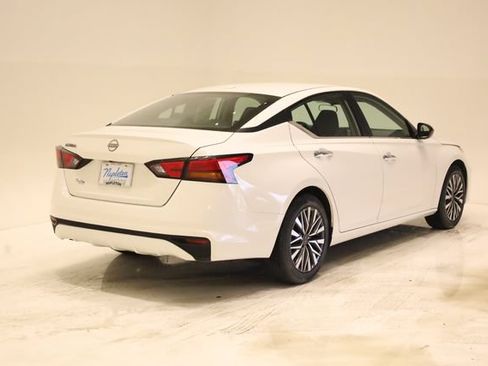 Used 2025 Nissan Altima 2.5 SV FWD image 6