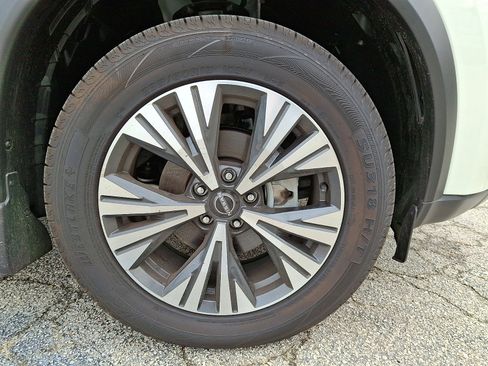Used 2023 Nissan Rogue SV w/ SV Premium B Package AWD/4WD image 8