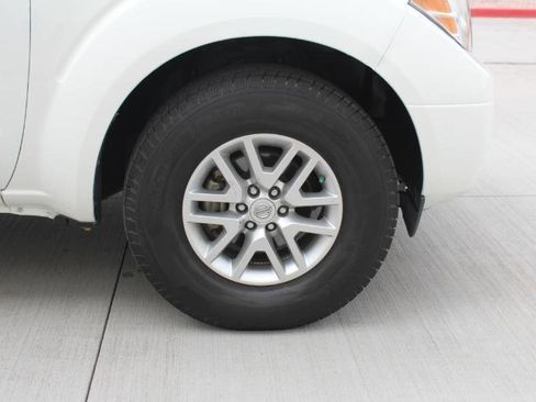 Used 2014 Nissan Frontier SV image 33