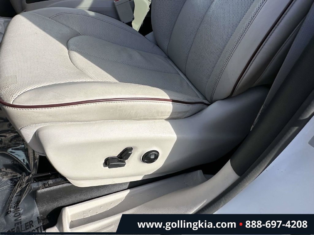 Used 2017 Chrysler Pacifica Limited FWD image 19