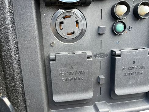 Used 2023 Ford F150 Lariat AWD/4WD image 13
