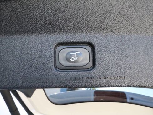 Used 2017 Ford Explorer Platinum image 18