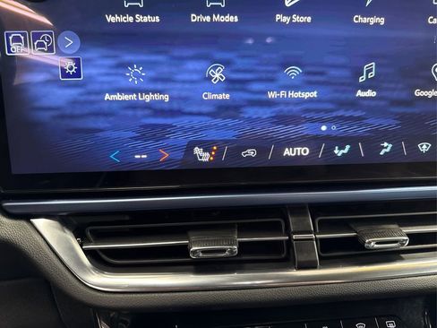 Used 2025 Chevrolet Equinox EV LT image 34