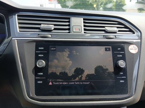 Used 2024 Volkswagen Tiguan SE FWD image 18