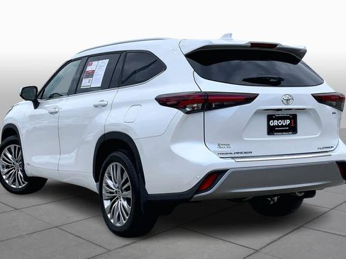 Used 2026 Toyota Highlander Platinum image 12
