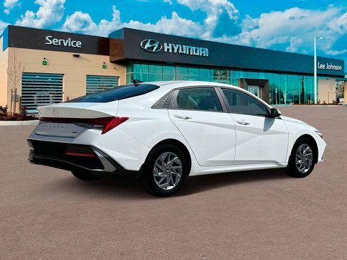 New 2025 Hyundai Elantra Blue image 8
