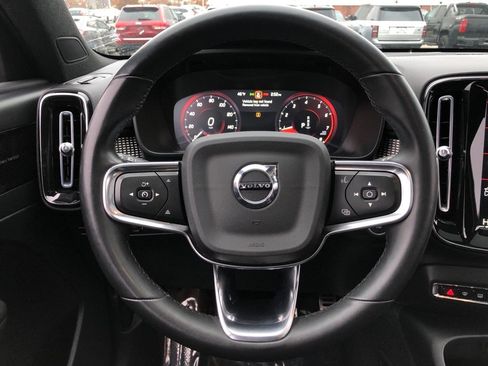 Used 2022 Volvo XC40 T5 R-Design w/ Advanced Package image 19