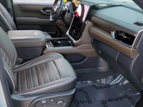 Used 2025 GMC Yukon Denali Ultimate image 25