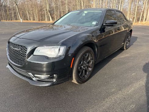 Used 2023 Chrysler 300 Touring L w/ Popular Equipment Group image 3