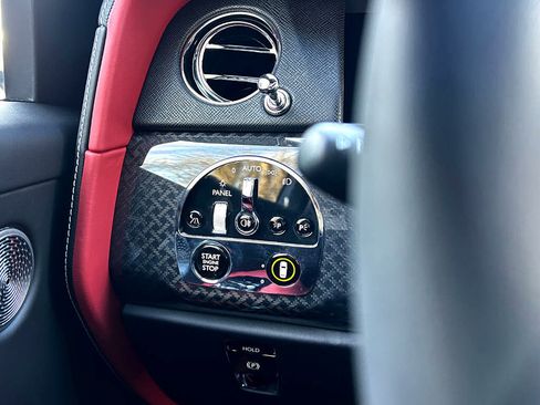 Used 2022 Rolls-Royce Cullinan Black Badge image 77