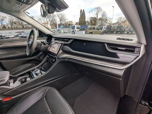 Used 2023 Jeep Grand Cherokee Limited w/ Black Appearance Package image 26