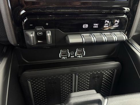 New 2026 RAM 2500 Laramie AWD/4WD image 21