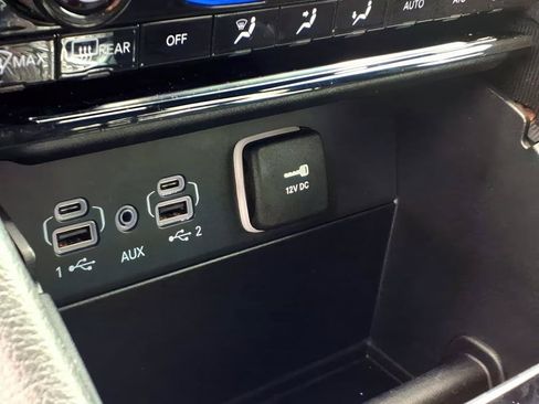 Used 2025 Jeep Grand Cherokee Limited AWD/4WD image 14