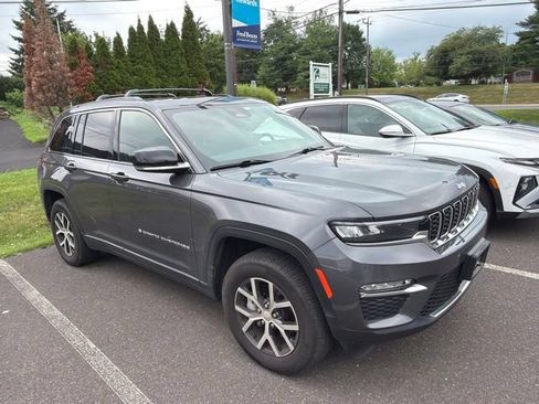 Used 2025 Jeep Grand Cherokee Limited AWD/4WD image 14