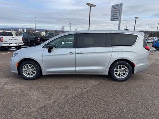 Used 2024 Chrysler Pacifica Touring-L FWD video 2