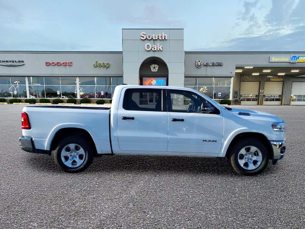 Used 2025 RAM 1500 Big Horn AWD/4WD image 2