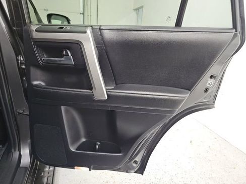 Used 2014 Toyota 4Runner SR5 image 31