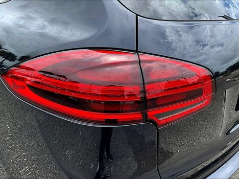 Used 2017 Porsche Cayenne AWD/4WD image 22