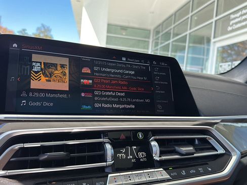 Used 2022 BMW X5 xDrive40i w/ M Sport Package image 21