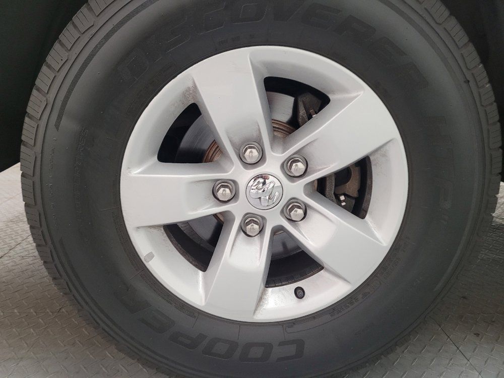 Used 2013 RAM 1500 Classic SLT w/ Premium Display Pkg RWD image 31