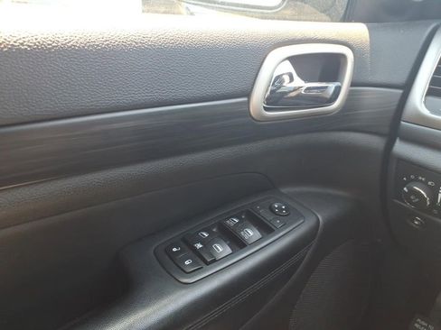 Used 2020 Jeep Grand Cherokee Altitude AWD/4WD image 15