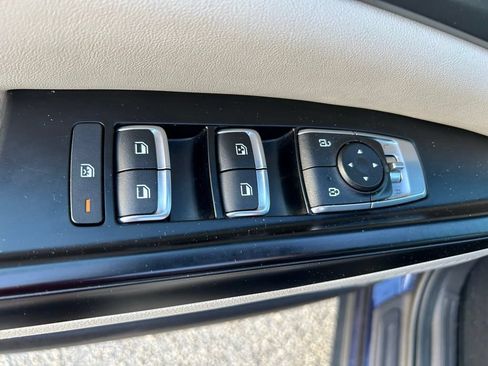 Used 2024 Kia Carnival LX FWD image 21