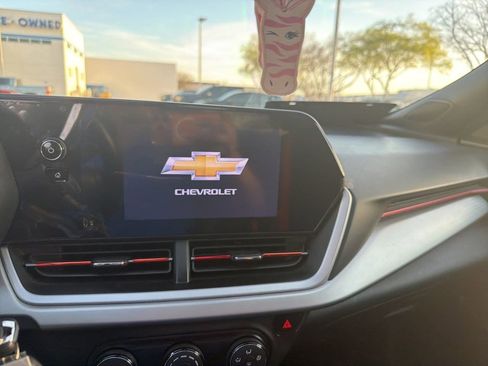 Certified 2024 Chevrolet Trax RS w/ Driver Confidence Package image 18