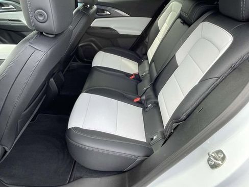 Certified 2025 Chevrolet Equinox EV LT image 11