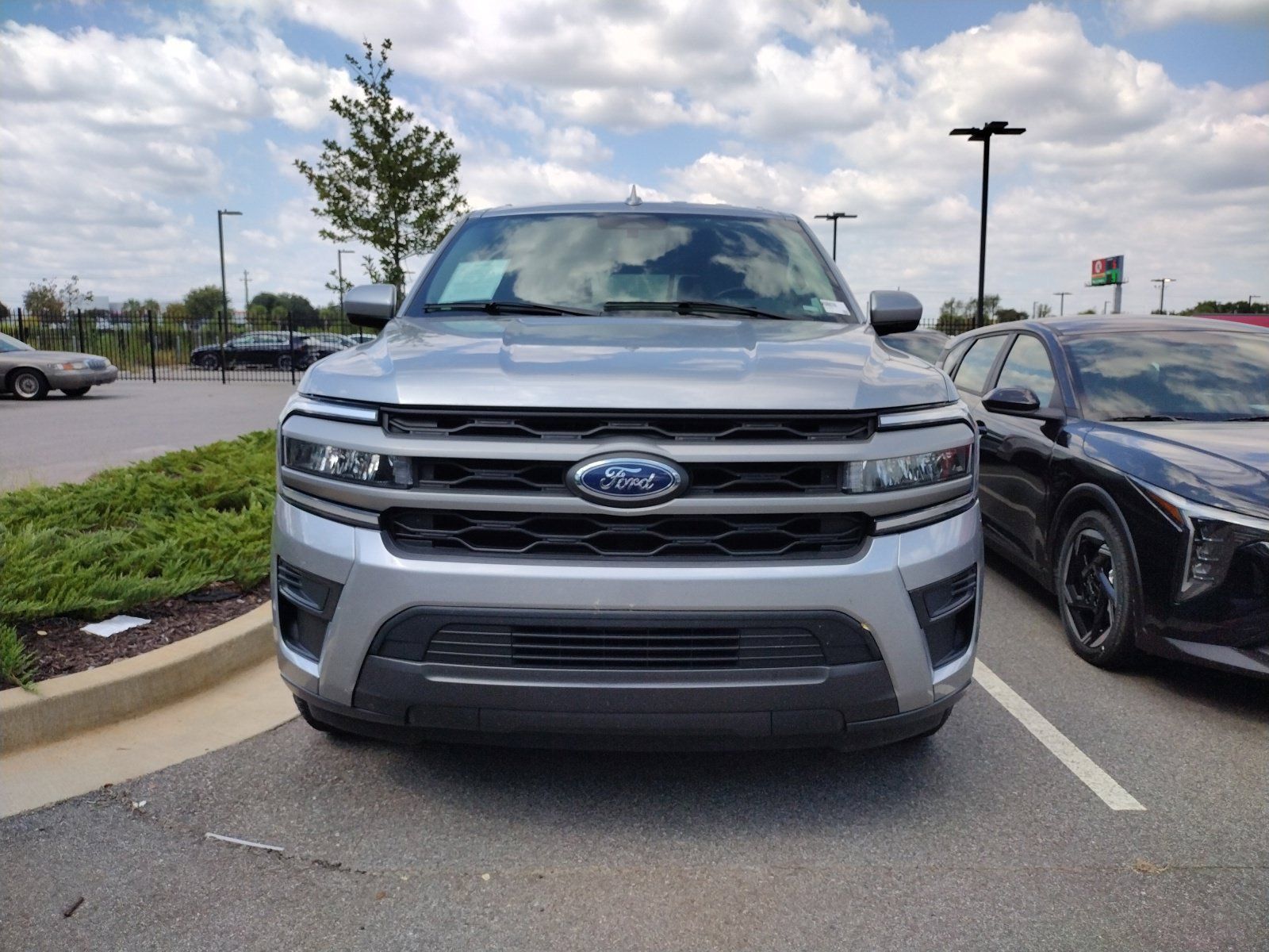 Used 2024 Ford Expedition XLT RWD image 2