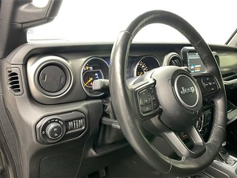 Used 2021 Jeep Gladiator Willys image 10