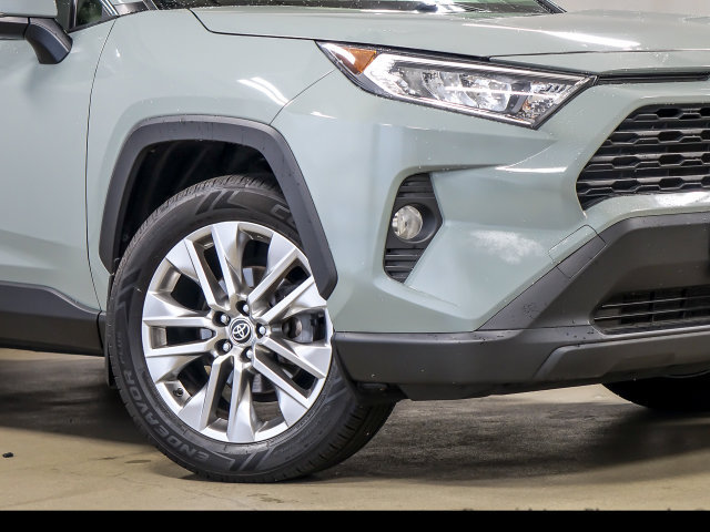 Used 2021 Toyota RAV4 XLE Premium AWD/4WD image 4