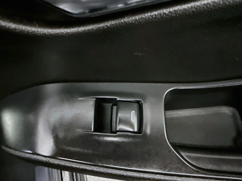 Used 2021 Chevrolet Traverse LS FWD image 31