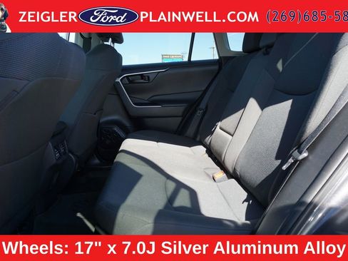Used 2021 Toyota RAV4 LE AWD/4WD image 11