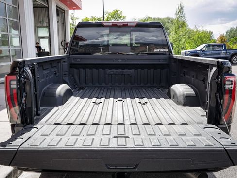 Used 2024 GMC Sierra 2500 AT4 w/ AT4 Premium Plus Package AWD/4WD image 5
