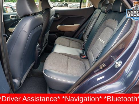 Used 2024 Hyundai Venue Limited FWD image 18