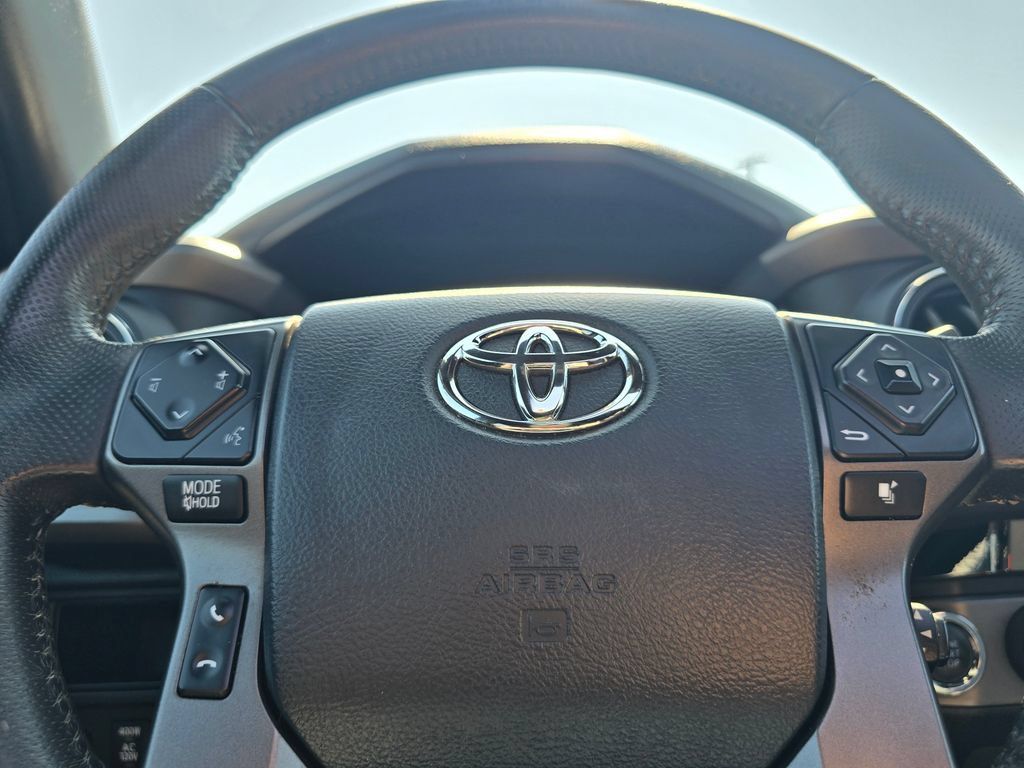 Used 2017 Toyota Tacoma TRD Off-Road AWD/4WD image 21