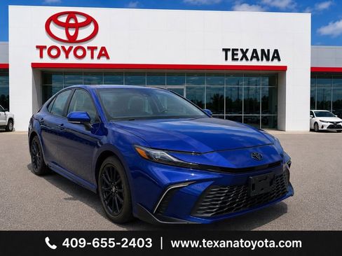 Used 2025 Toyota Camry SE w/ Convenience Package FWD image 1
