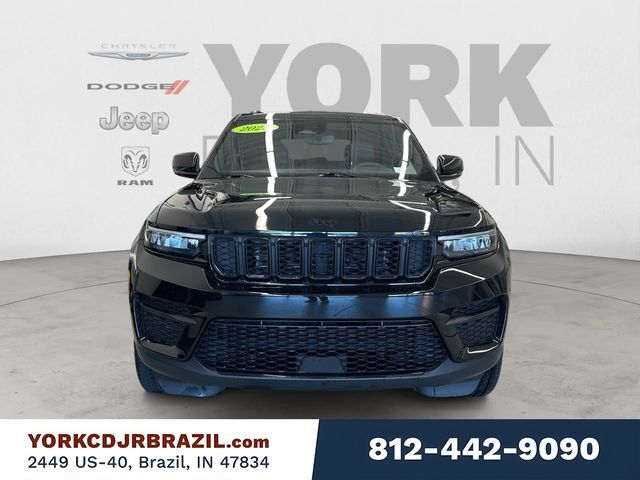 Used 2023 Jeep Grand Cherokee Altitude AWD/4WD image 8
