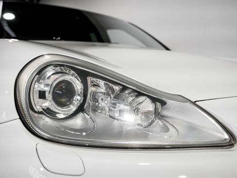 Used 2010 Porsche Cayenne GTS image 42